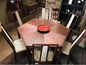 Mid-Century Modern Dining Room Table with 6 chairs. 